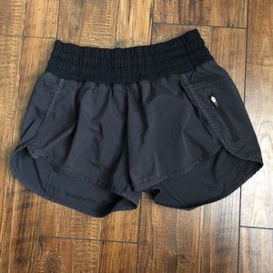 Lululemon tracker shorts
